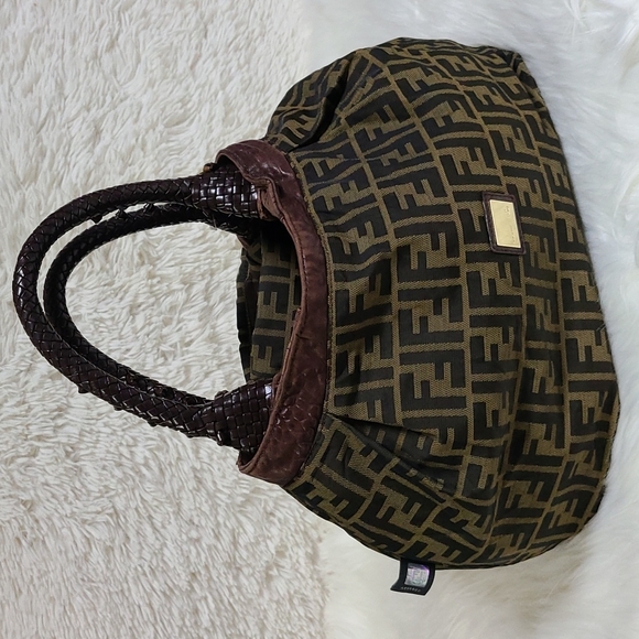 💯 Authentic Fendi Handbag 🍀 - Picture 2 of 15